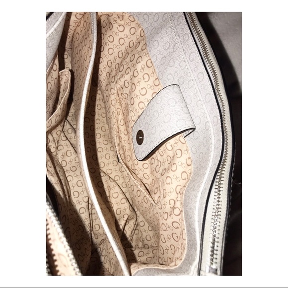 Beautiful Guess purse - Picture 4 of 4